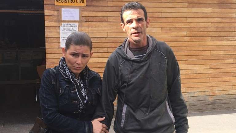 Imagen del día en que los padres acudieron al Registro Civil de Telde a inscribir a sus hijas (Foto C7)